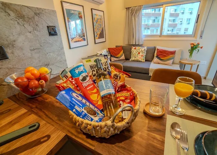 Boutique & Brand New Prime Location Park &