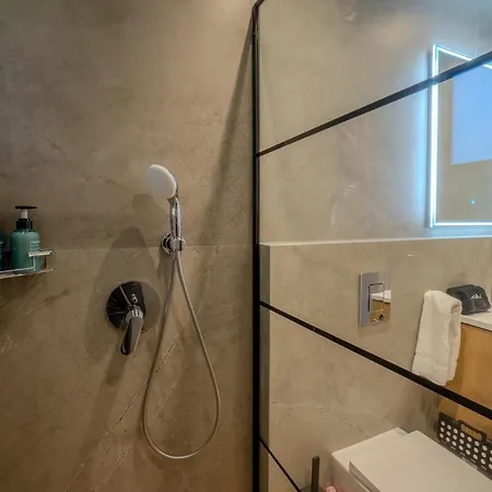 Boutique & Brand New Prime Location Park & דירה