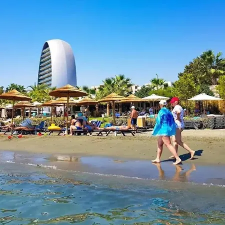 Boutique & Brand New Prime Location Park & *