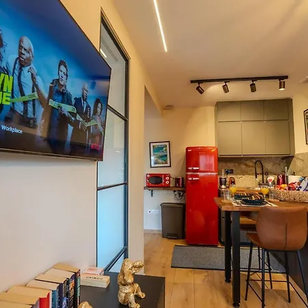 Boutique & Brand New Prime Location Park &