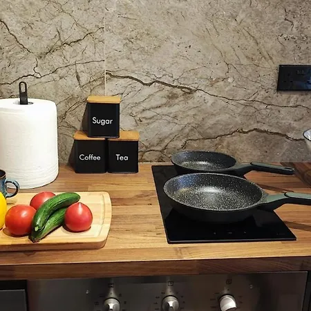 Boutique & Brand New Prime Location Park & ليماسول