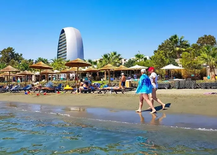 Boutique & Brand New Prime Location Park & *