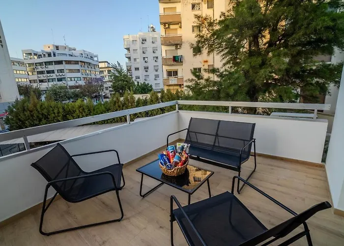 Boutique & Brand New Prime Location Park &